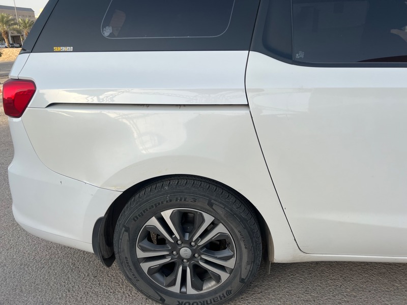Used 2019 Kia Carnival for sale in Riyadh
