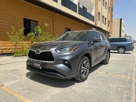 Toyota Highlander Used 2021 Toyota Highlander for sale in Riyadh