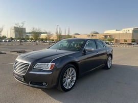 Chrysler 300C Used 2014 Chrysler 300C for sale in Riyadh