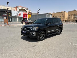 Lexus LX570 Used 2015 Lexus LX570 for sale in Riyadh