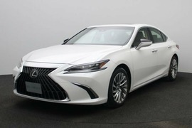Lexus ES300h Used 2023 Lexus ES300h for sale in Abu Dhabi