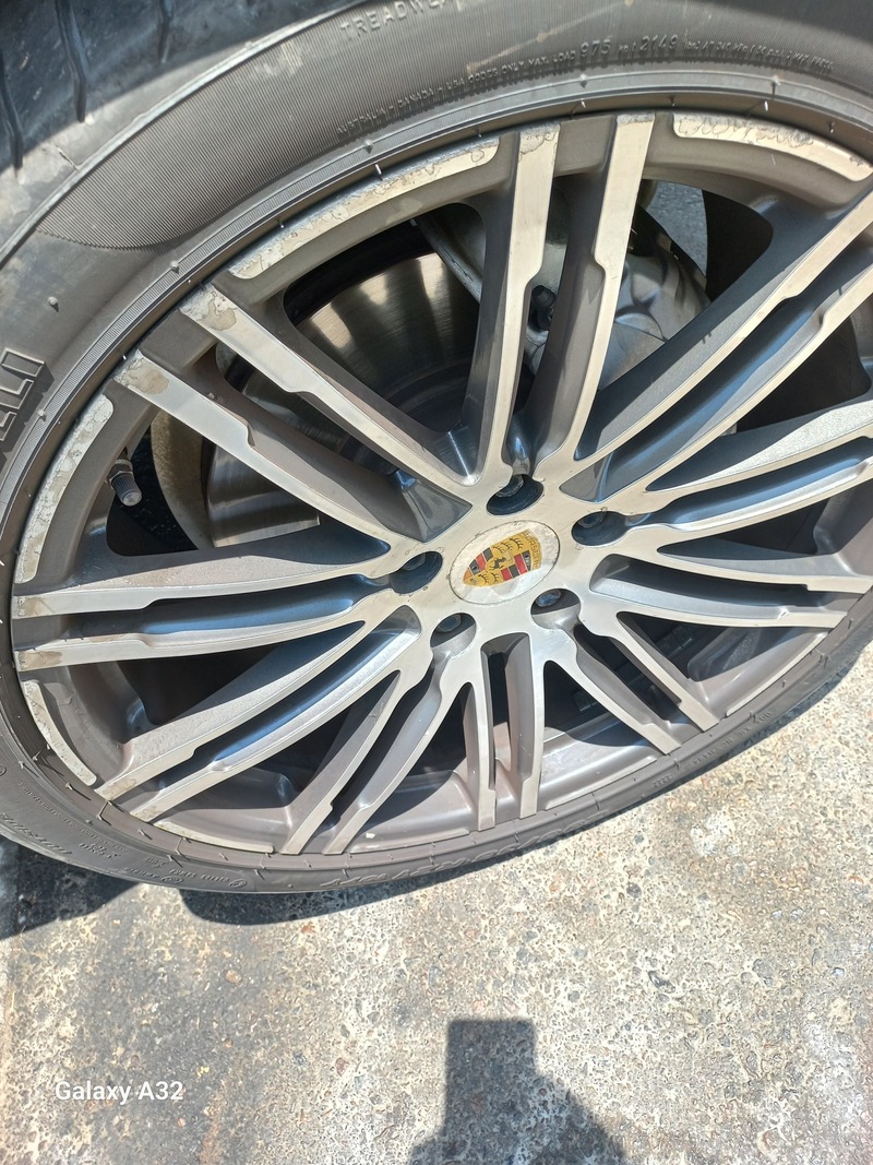 Used 2015 Porsche Cayenne S for sale in Abu Dhabi