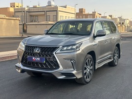 Lexus LX570 Used 2016 Lexus LX570 for sale in Riyadh