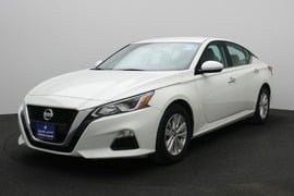 Nissan Altima Used 2021 Nissan Altima for sale in Dubai