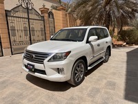 Used 2013 Lexus LX570 for sale in Riyadh