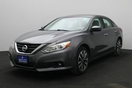 Nissan Altima Used 2017 Nissan Altima for sale in Abu Dhabi