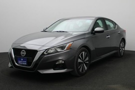 Nissan Altima Used 2019 Nissan Altima for sale in Dubai